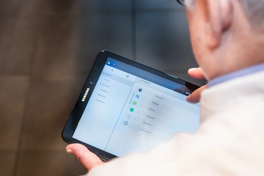 Nahaufnahme der awenko:360 Oberfläche auf dem Tablet.